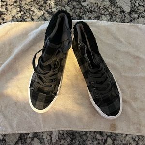 Blowfish size 10 never worn